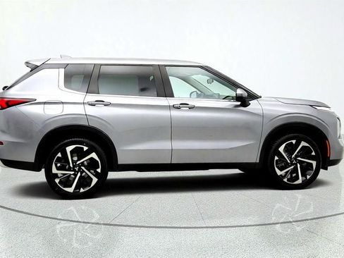 Used 2022 Mitsubishi Outlander SE AWD/4WD image 4