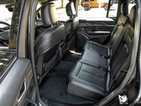 Used 2022 Jeep Grand Cherokee Overland image 52