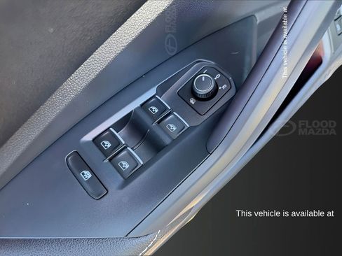 Used 2023 Volkswagen Jetta SE image 9