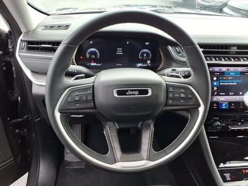 Used 2023 Jeep Grand Cherokee L Limited image 7