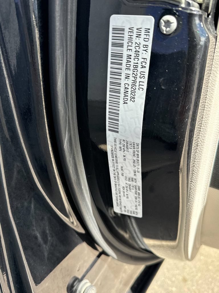 Used 2023 Chrysler Pacifica Touring-L FWD image 26