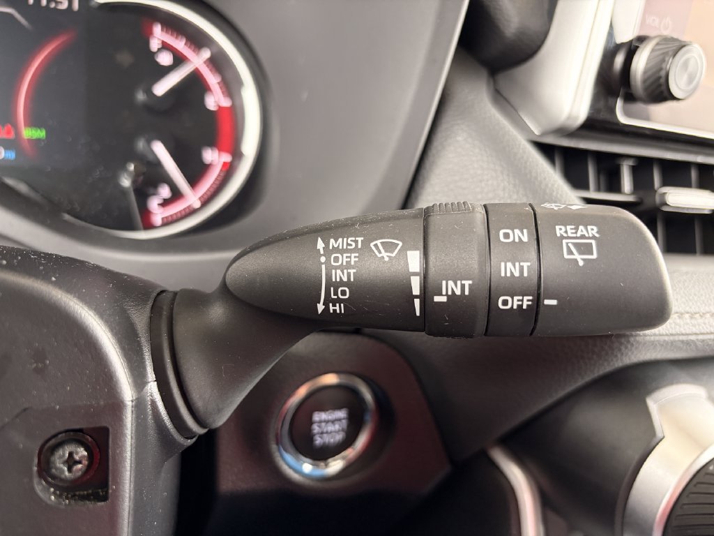Used 2025 Toyota RAV4 XLE AWD/4WD image 17