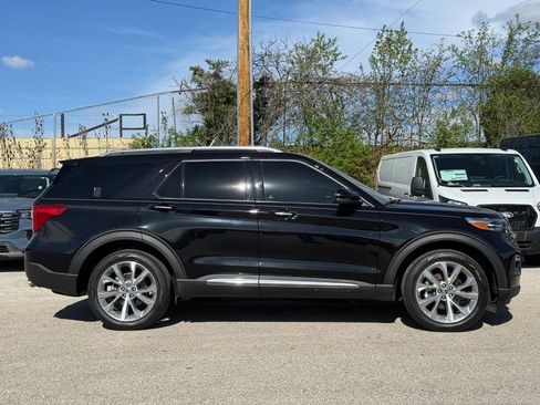 Used 2023 Ford Explorer Platinum w/ Technology Package AWD/4WD image 2