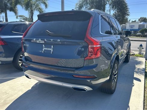Used 2021 Volvo XC90 T5 Momentum w/ Protection Package Premier image 4