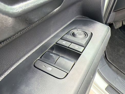 Used 2024 Toyota Tacoma SR image 12