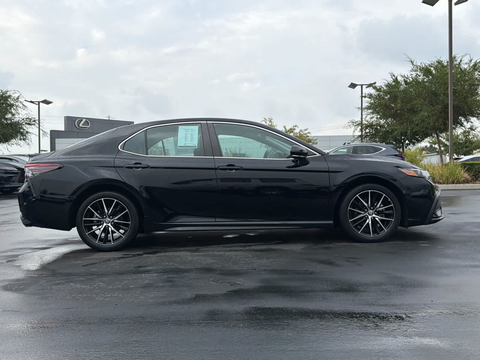 Used 2024 Toyota Camry SE FWD image 6