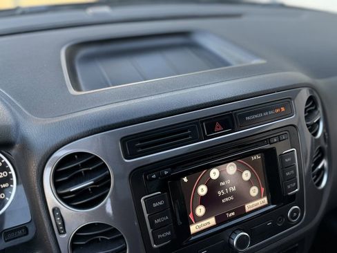 Used 2013 Volkswagen Tiguan SEL image 27