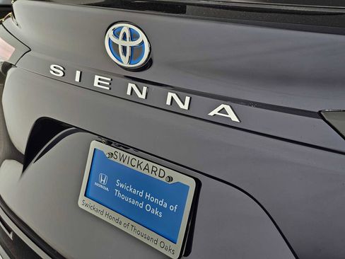 Used 2022 Toyota Sienna Platinum image 14