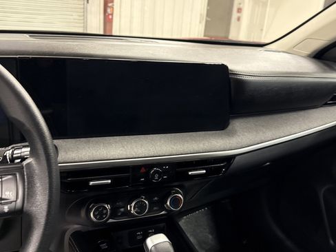 Used 2025 Nissan Kicks SV image 8