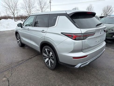 Used 2025 Mitsubishi Outlander SE image 7