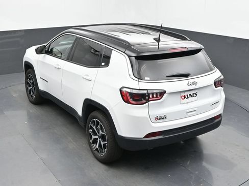 Used 2025 Jeep Compass Limited AWD/4WD image 44