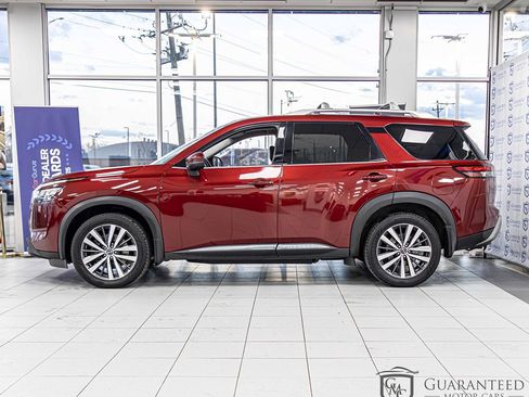 Used 2022 Nissan Pathfinder Platinum w/ Cargo Package image 6