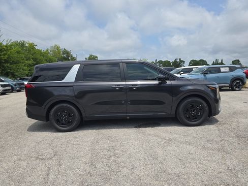 New 2027 Kia Carnival FWD image 9