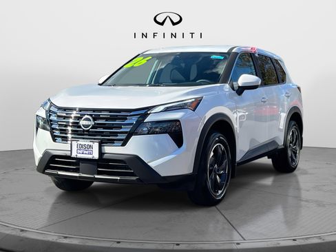 Used 2026 Nissan Rogue SV image 2