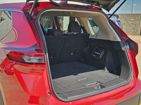 Used 2025 Nissan Rogue S FWD image 33
