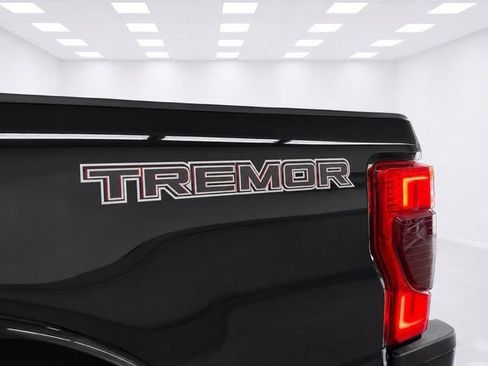 Used 2022 Ford F250 Lariat w/ Tremor Off-Road Package AWD/4WD image 15