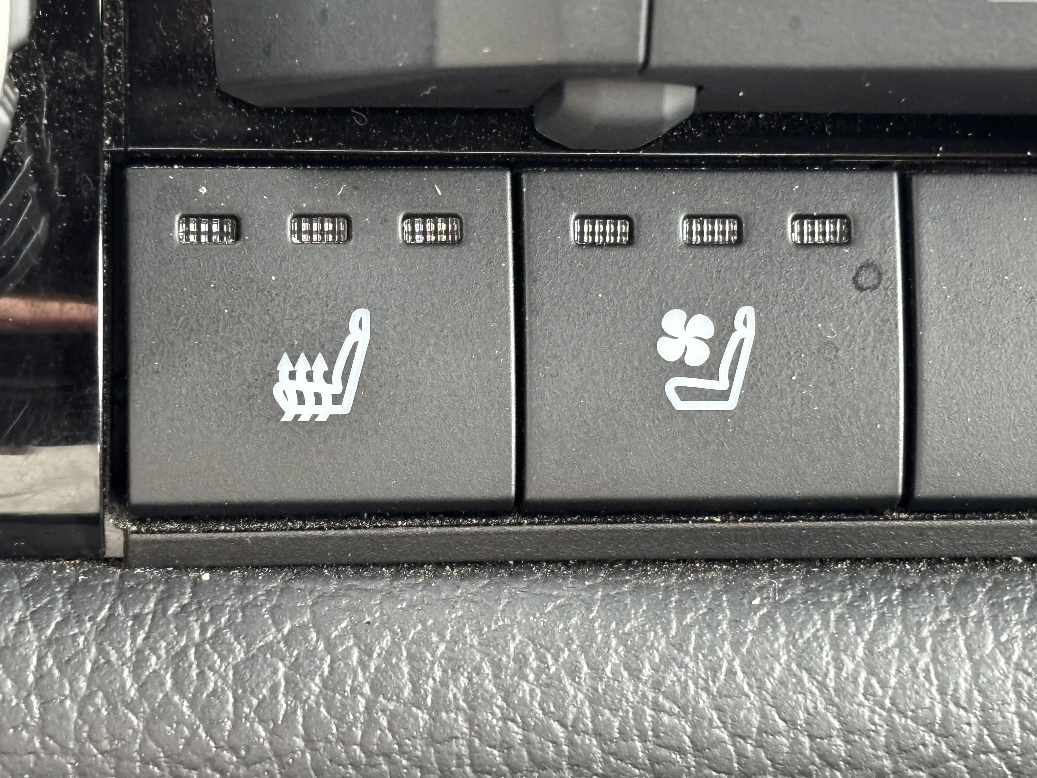 Certified 2025 Toyota Tundra Limited AWD/4WD image 27