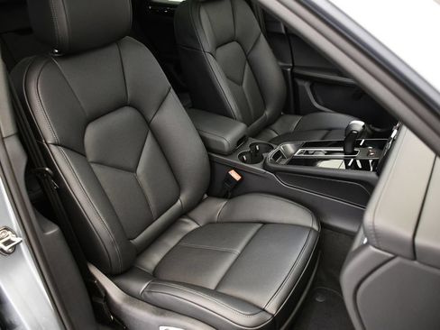 Certified 2026 Porsche Macan AWD/4WD image 51