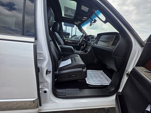 Used 2012 Lincoln Navigator 4WD image 7