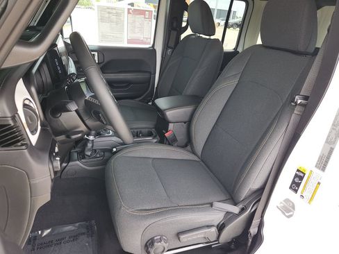Used 2025 Jeep Wrangler Unlimited Sahara AWD/4WD image 13