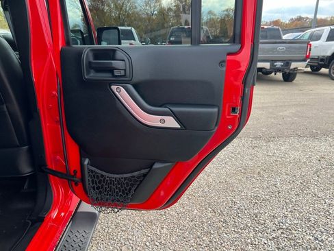 Used 2015 Jeep Wrangler Unlimited Sahara w/ Connectivity Group image 18