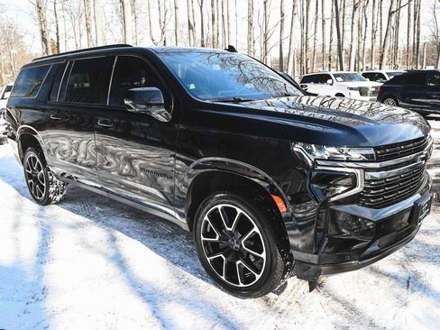 Used 2022 Chevrolet Suburban RST w/ Luxury Package image 3