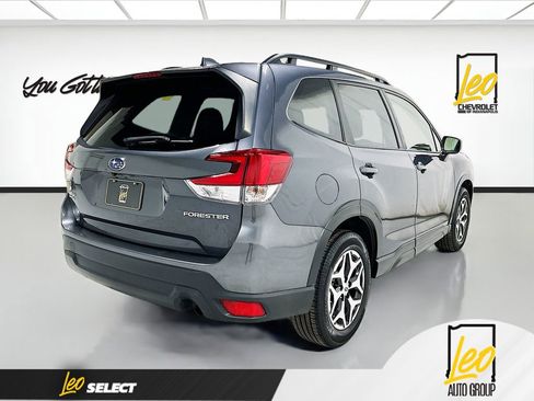 Used 2023 Subaru Forester Premium image 5