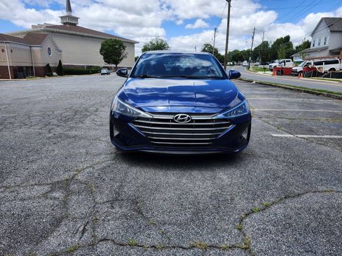 Used 2019 Hyundai Elantra SE FWD image 2
