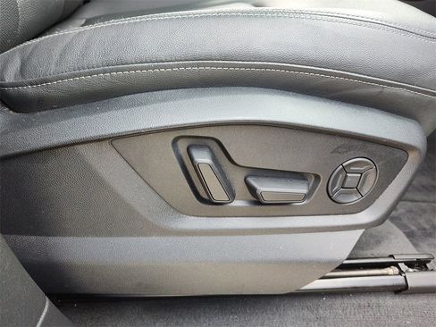 Used 2023 Audi Q8 Premium Plus w/ Premium Plus Package image 35