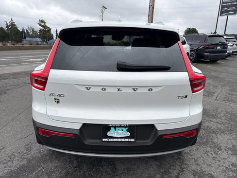 Used 2019 Volvo XC40 T5 Momentum image 4