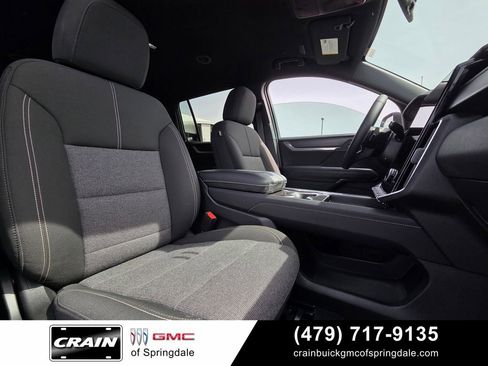 Used 2025 GMC Acadia Elevation FWD image 30