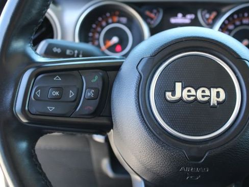 Used 2022 Jeep Gladiator Willys image 23