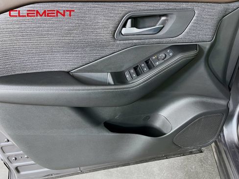 Used 2022 Nissan Rogue SV FWD image 25
