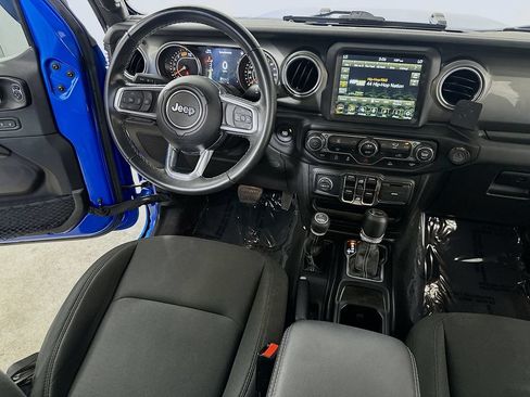 Used 2022 Jeep Wrangler Unlimited Sahara w/ LED Lighting Group AWD/4WD image 17