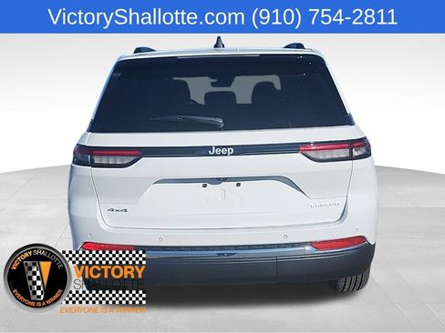 Certified 2025 Jeep Grand Cherokee Laredo AWD/4WD image 22