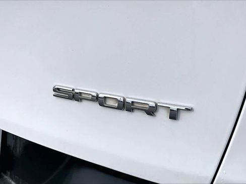 Used 2016 Jeep Cherokee Sport image 9