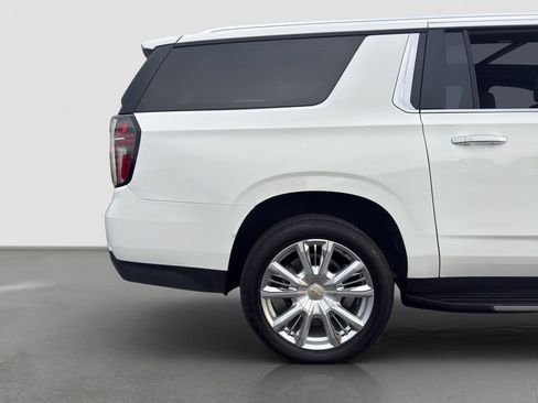 Used 2023 Chevrolet Suburban High Country AWD/4WD image 22