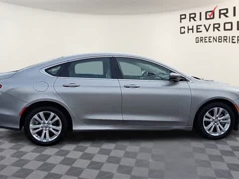 Used 2016 Chrysler 200 Limited image 9