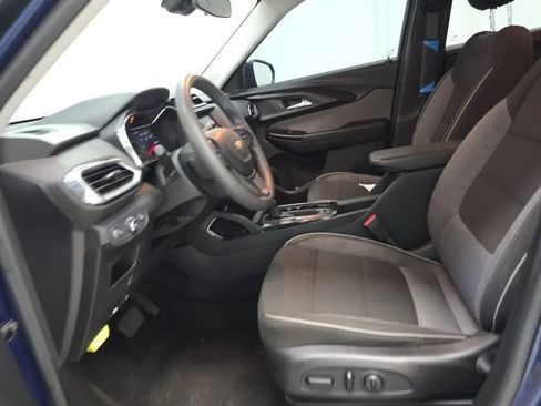 Used 2022 Chevrolet TrailBlazer LT FWD image 3
