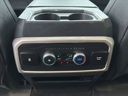 Used 2024 Ford Expedition Limited image 18