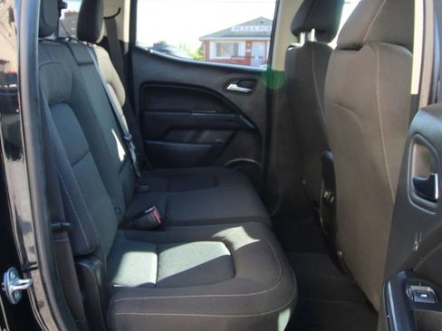 Used 2022 Chevrolet Colorado LT w/ LT Convenience Package image 12