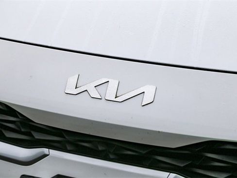 Used 2023 Kia Forte LXS w/ LXS Technology Package image 4