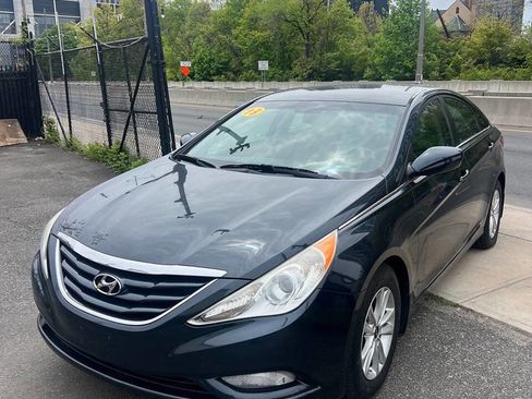 Used 2013 Hyundai Sonata GLS w/ Popular Equipment Pkg FWD image 2