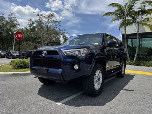 Used 2018 Toyota 4Runner SR5 AWD/4WD image 31