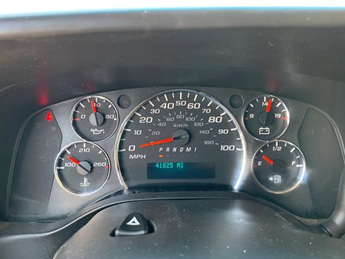 Used 2018 Chevrolet Express 2500 w/ Driver Convenience Package RWD image 9