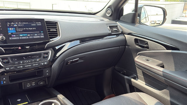 Used 2025 Honda Passport Black Edition image 26