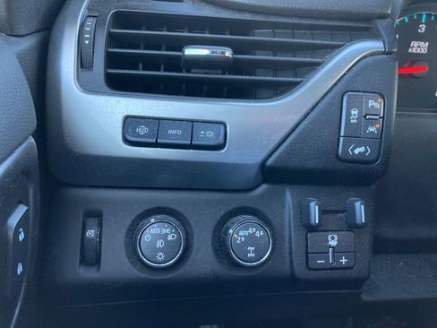Used 2019 Chevrolet Tahoe Premier AWD/4WD image 14