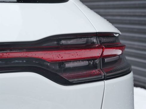 Certified 2024 Porsche Macan image 8