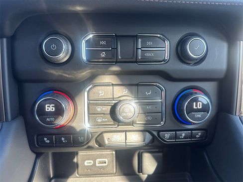 Used 2024 Chevrolet Tahoe High Country image 24