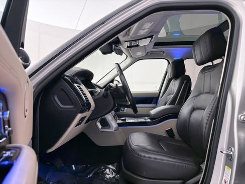 Used 2019 Land Rover Range Rover HSE image 18